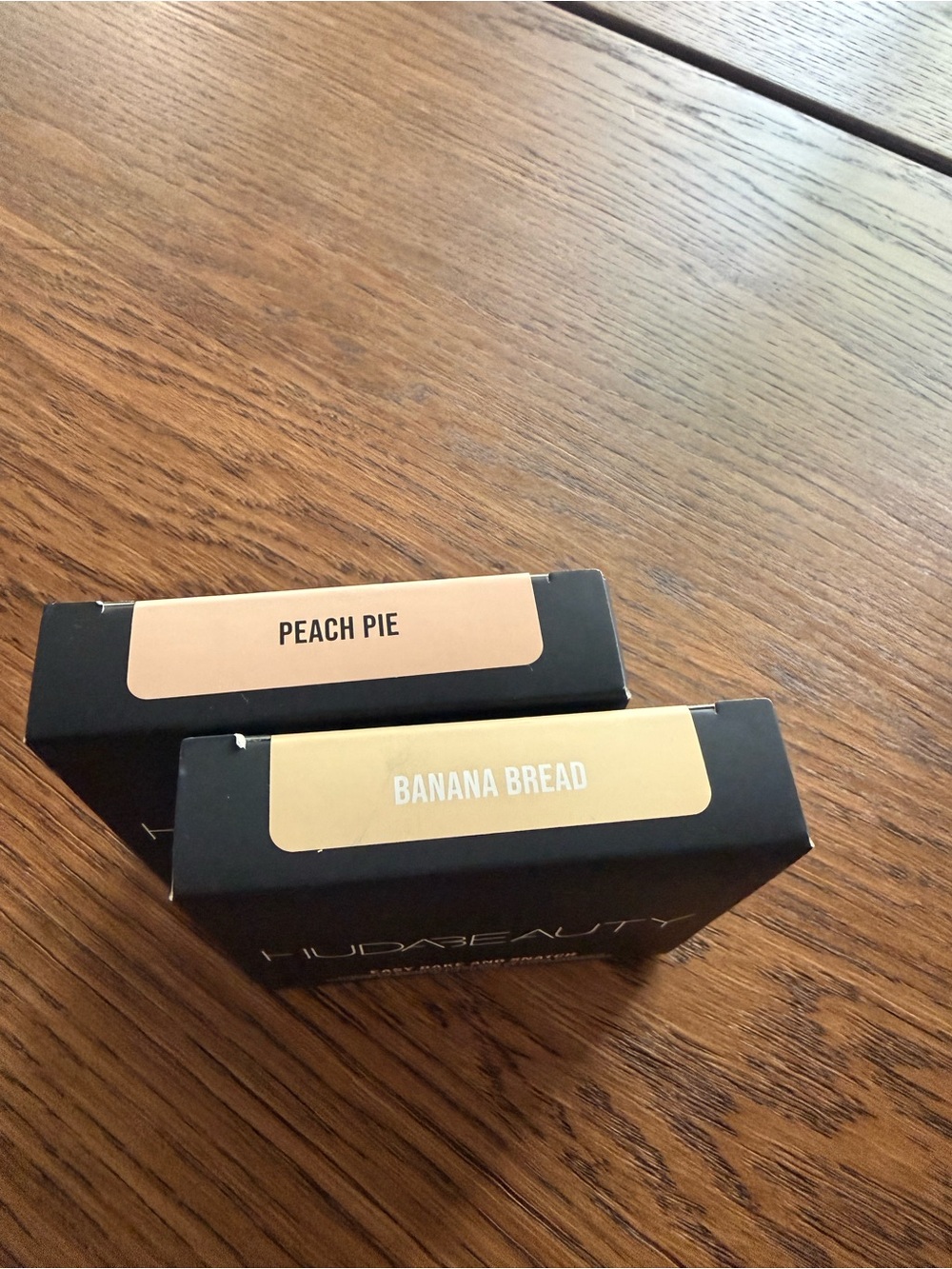 HUDA BEAUTY Easy Bake and Pressed Setting Powder - peach pie + banana bread - Picture 2 of 4